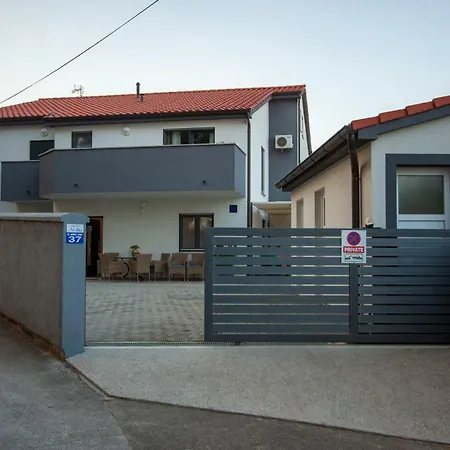 Nebo Pola